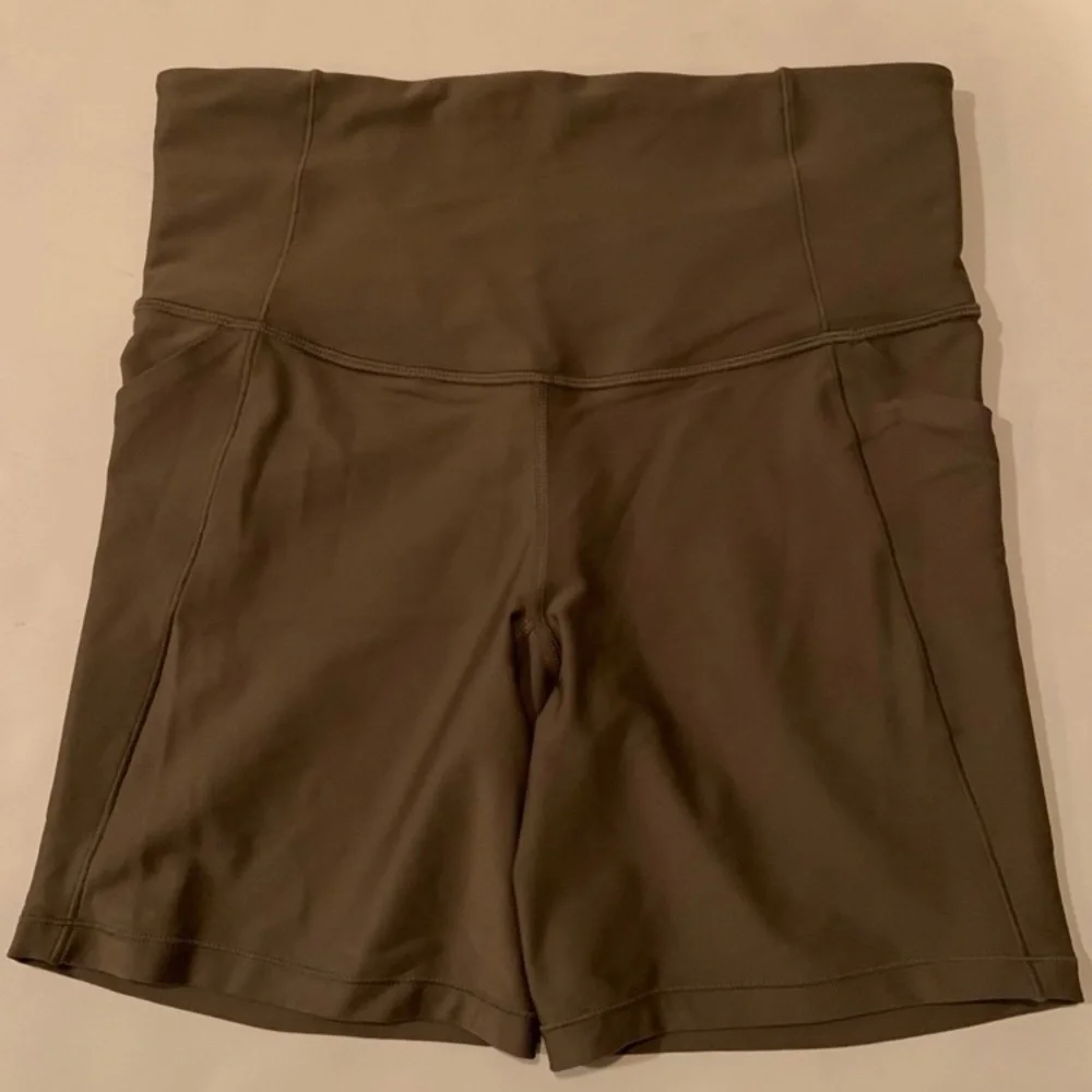 All In Motion Set Of 3 Women’s High-Rise Shorts Black Taupe Size Medium - Picture 7 of 12